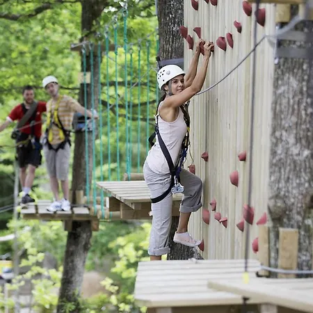 ホリデーパーク Center Parcs Les Bois Francs 3*