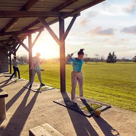 ホリデーパーク Center Parcs Les Bois Francs 3*